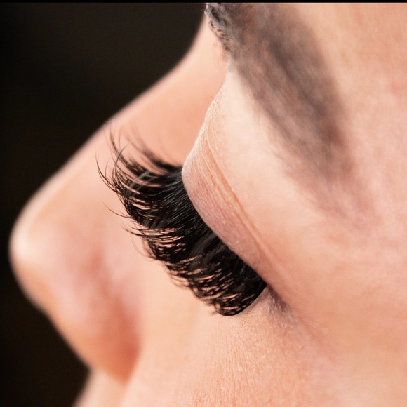 Bedroom Eyes - UrbanDoll - new segmented lashes - Picture 8 of 13